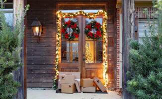 Image of boxes at the entrance of a house with Christmas decorations